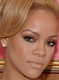 Rihanna Bold Makeup Eyeliner