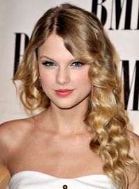 Taylor Swift Blow Dryer-Free Hairstyle