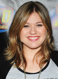 Worst Haircut for Round Faces Kelly Clarkson