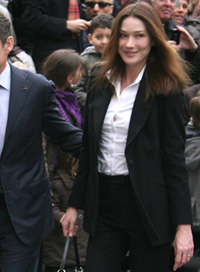 Carla Bruni-Sarkozy suit