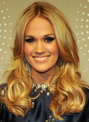 carrie underwood wavy hairstyle