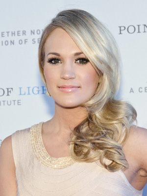 carrie underwood curly hairstyle