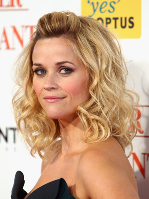 reese witherspoon wavy hairstyle