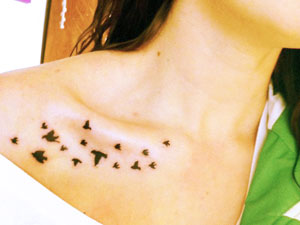 bird collarbone tattoo