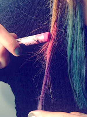colored hair chalking 